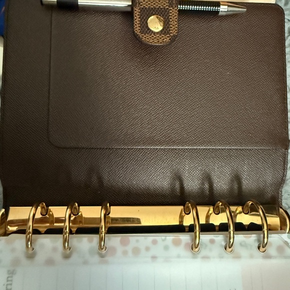 Louis Vuitton - Picture 13 of 17